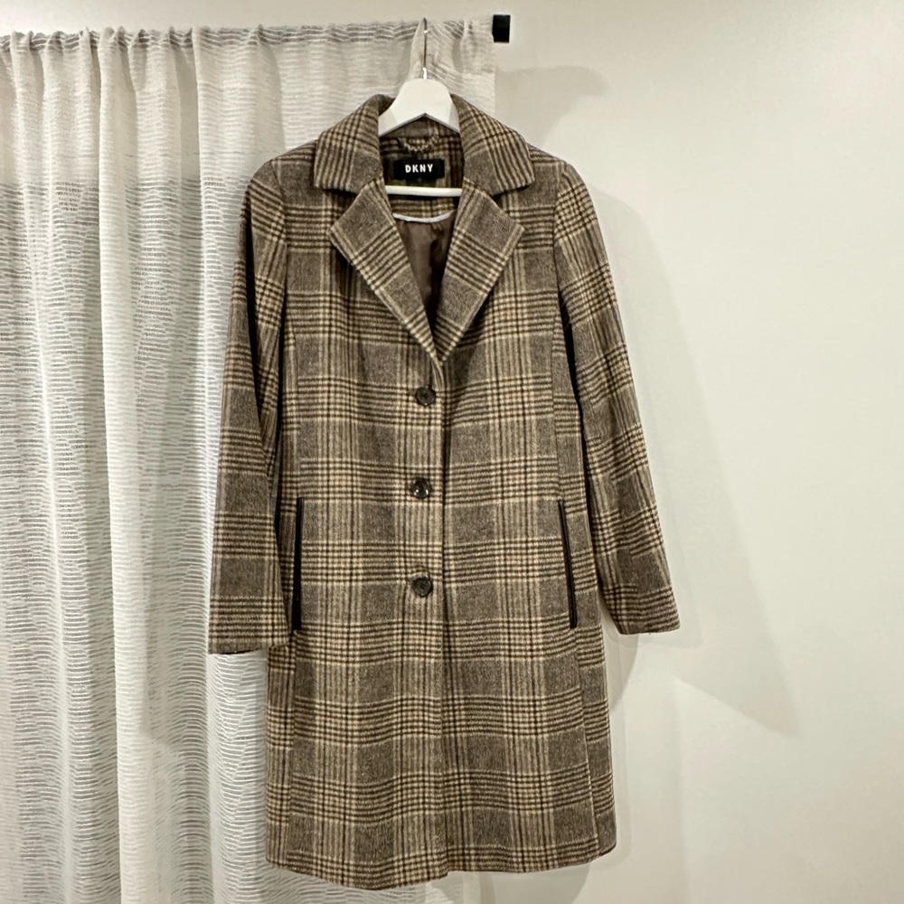 Dkny women coat. Size xs.